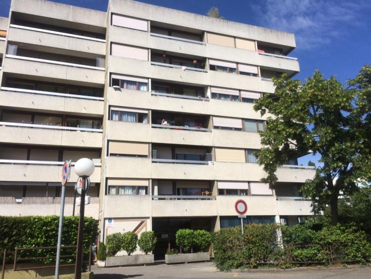 Appartement de 3 pièces au 4ème étage de 46m2 environ.