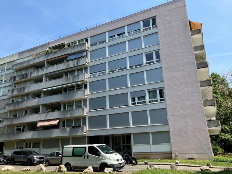 Grand appartement de 4 chambres au 6ème étage avec balcon