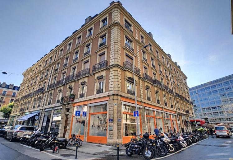 Charmant appartement de 4 pièces au 3ème étage.