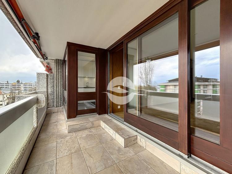 Bel appartement rafraichi, traversant, 2 chambres, 2 balcons