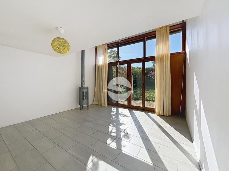 Charmante villa mitoyenne de 4.5 pièces, avec jardin arboré !