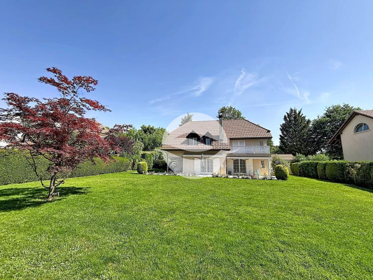 Belle villa individuelle avec jardin et garage double