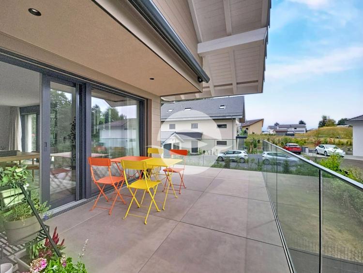 Élégant triplex contemporain avec balcon et jardin privatif
