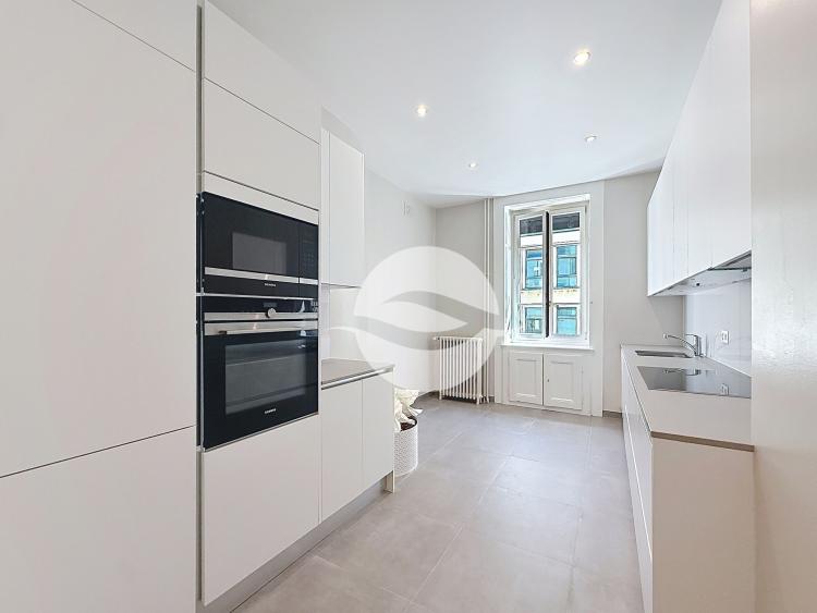 Magnifique appartement de 6 pièces situé au Centre-Ville, objet rare!!