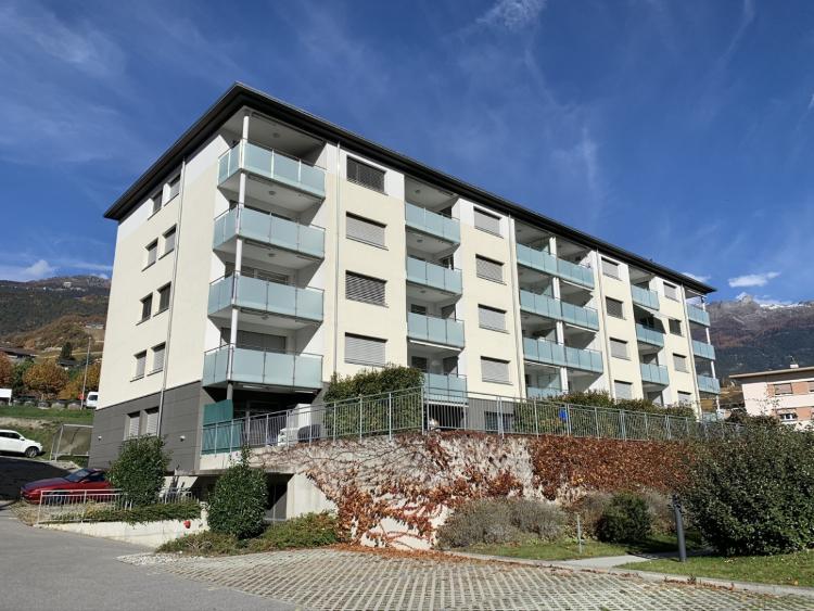 Bel appartement traversant partiellement rénové de 3.5 pièces situé au 1er étage