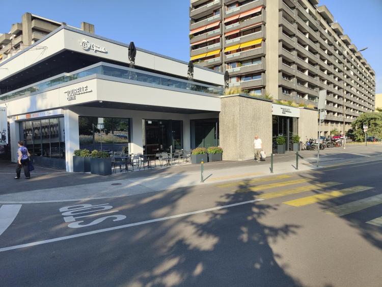 Le centre commercial a été intégralement rénové et les travaux se sont achevés au printemps 2026.  Le centre de Tourelle est un centre de proximité au coeur du complexe résidentiel de la Tourelle.