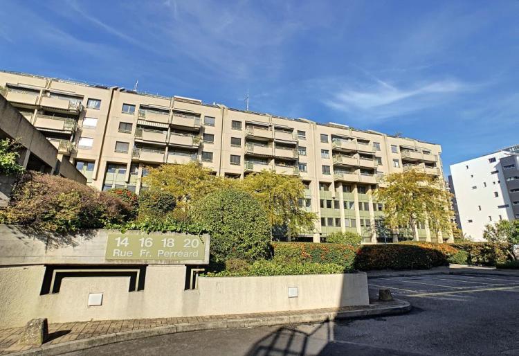 Place de moto au 2ème sous-sol Loyer CHF 70.-/mois + TVA