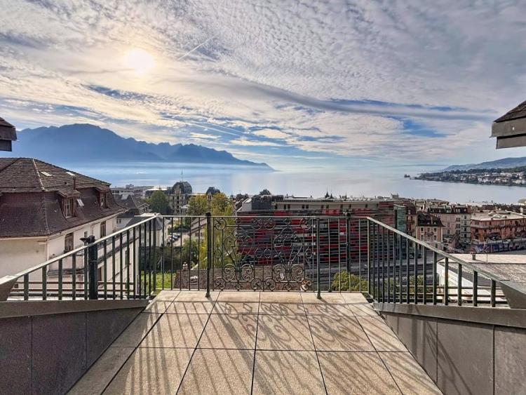 Bel attique de 5 pièces avec vue lac !