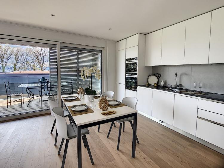 A SAISIR ! APPARTEMENT DE 3.5 PIECES AVEC VUE SUR LE LAC !