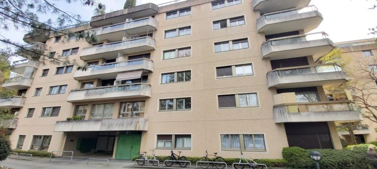 Plusieurs places de parking en sous-sol