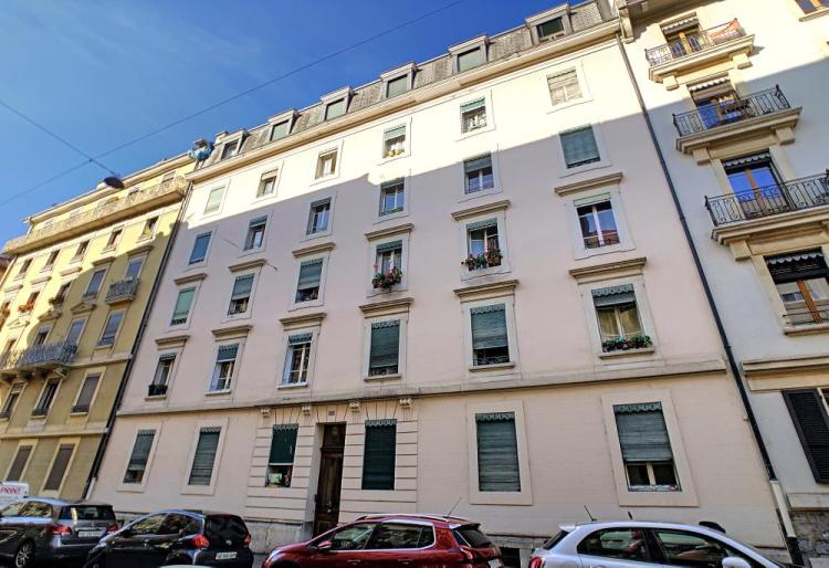 Immeuble situé au coeur de Plainpalais à proximité de l'Hôpital et du quartier universitaire.