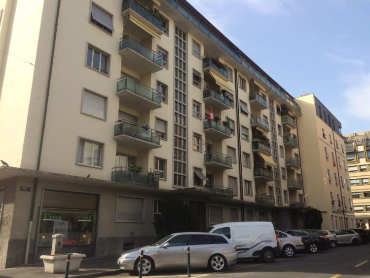 appartement de 3 pièces au 3ème étage avec balcon. 48m2 environ.
