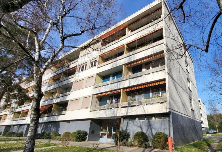 Emplacement de parking extérieur