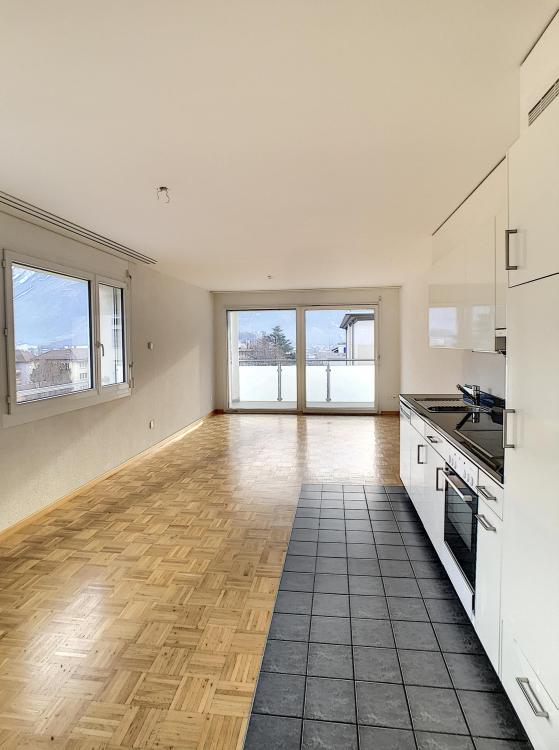 Lumineux appartement de 4.5 pièces au 4ème étage, avec jolie vue