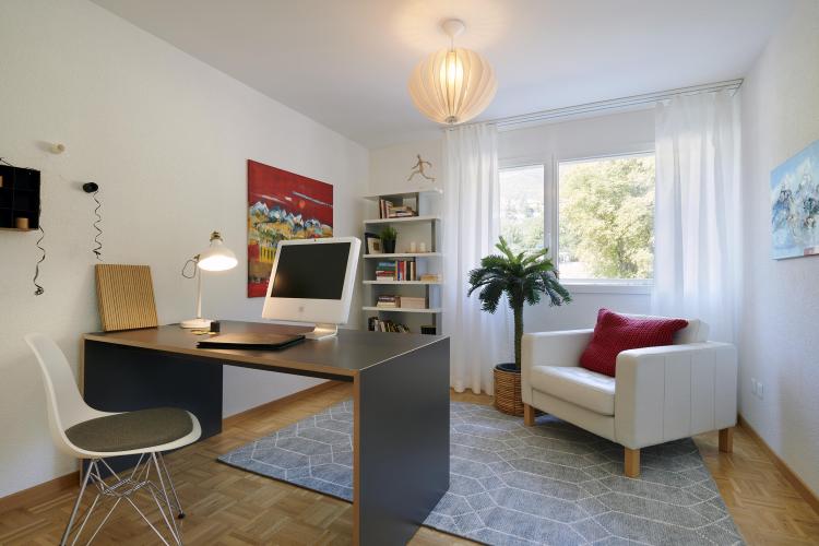 Bel appartement traversant partiellement rénové de 3.5 pièces située au rez-de-chaussée.