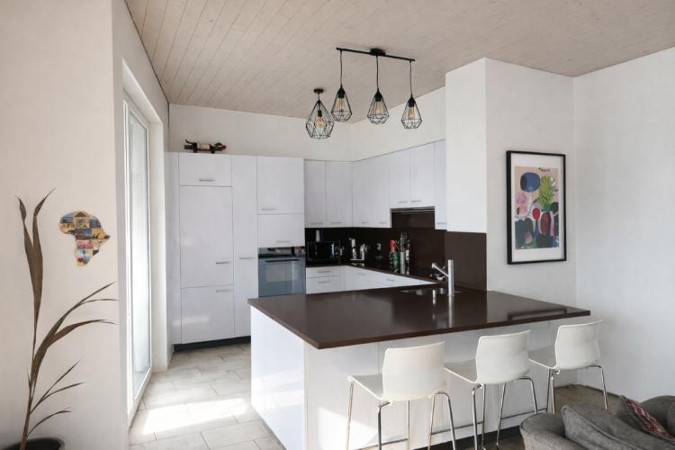 Appartement de 4,5 pièces avec vue partielle sur le lac