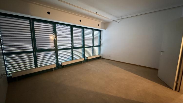 Bureau au 1er étage de 125m2 environ