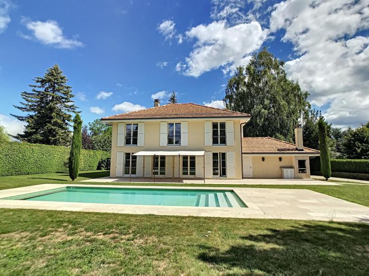 Magnifique villa individuelle avec 4 chambres et piscine