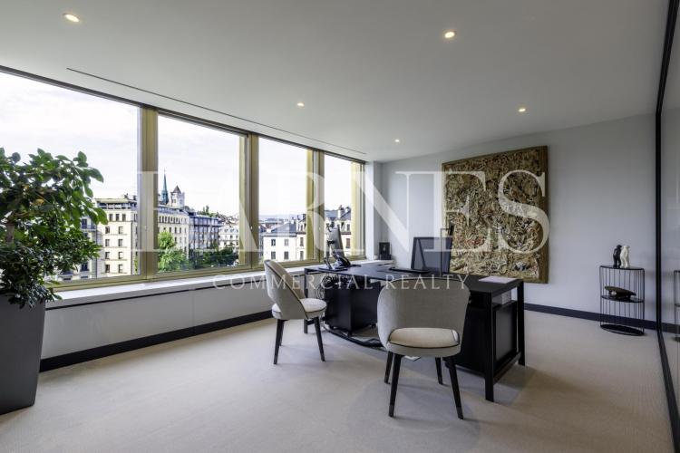 Surface de bureaux de haut standing de 420m2, en plein centre de Genève située cours de Rive.