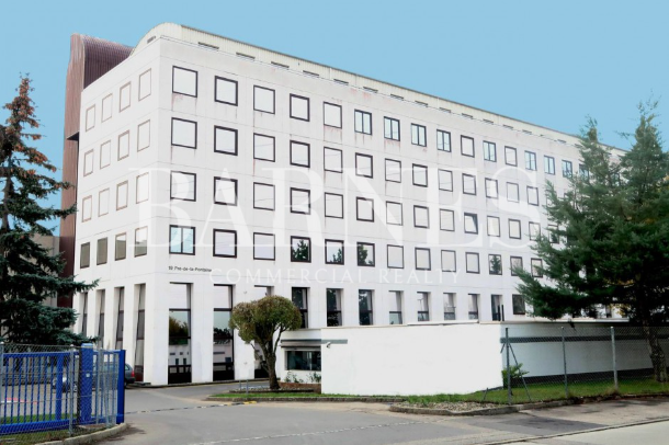 Bureaux, locaux administratifs de 400m2 à louer à Satigny