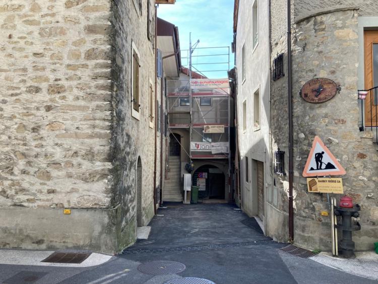 Bel appartement de 2 pièces, aménagé dans les combles d'une maison vigneronne.