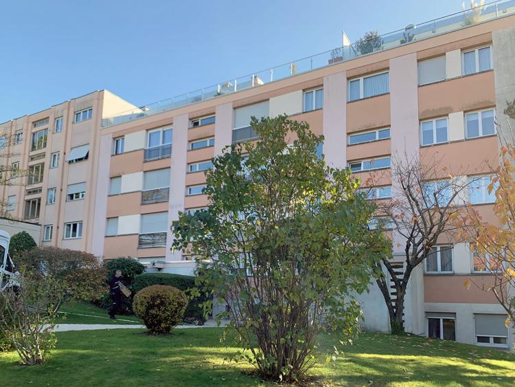 Place de parc extérieure à louer.