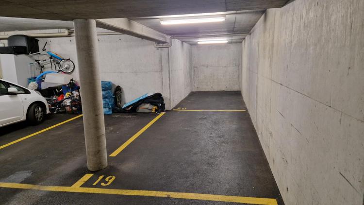 Place de parking intérieure double