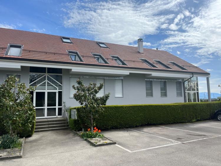 Bel appartement de 4 pièces au 1er étage avec balcon et vue dégagée